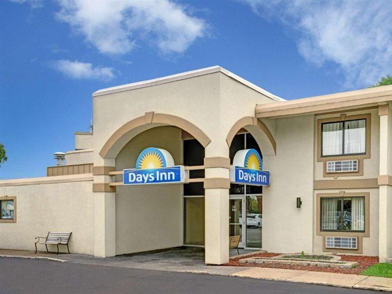 Days Inn By Wyndham Bloomington West ภายนอก รูปภาพ