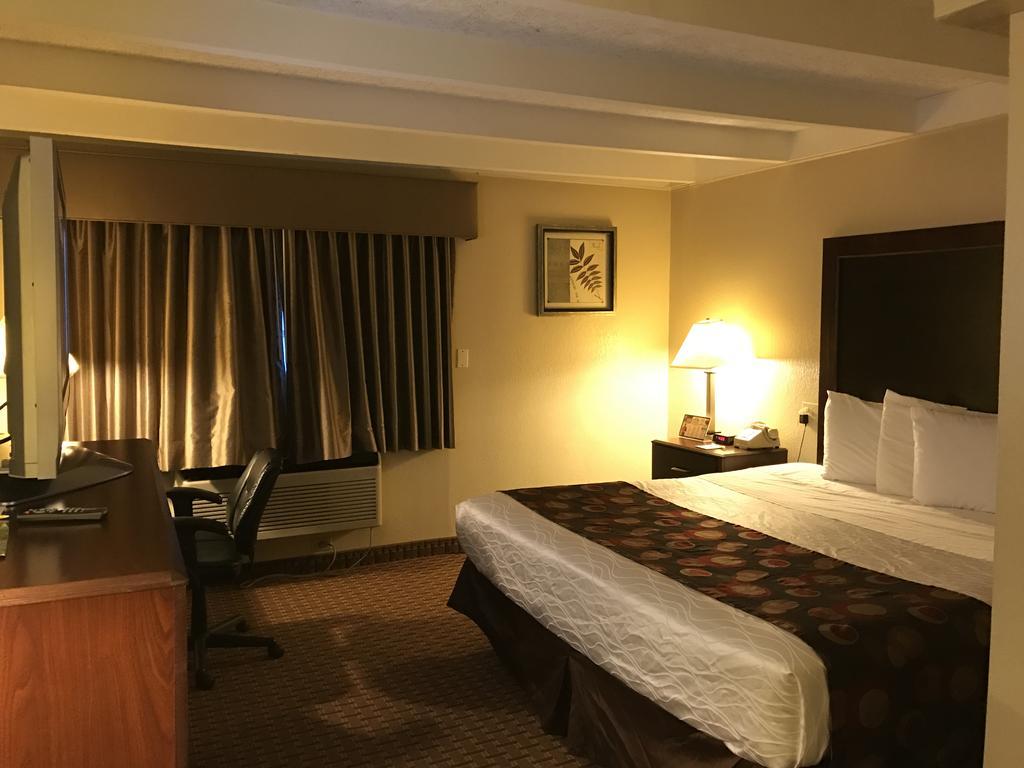 Days Inn By Wyndham Bloomington West ภายนอก รูปภาพ