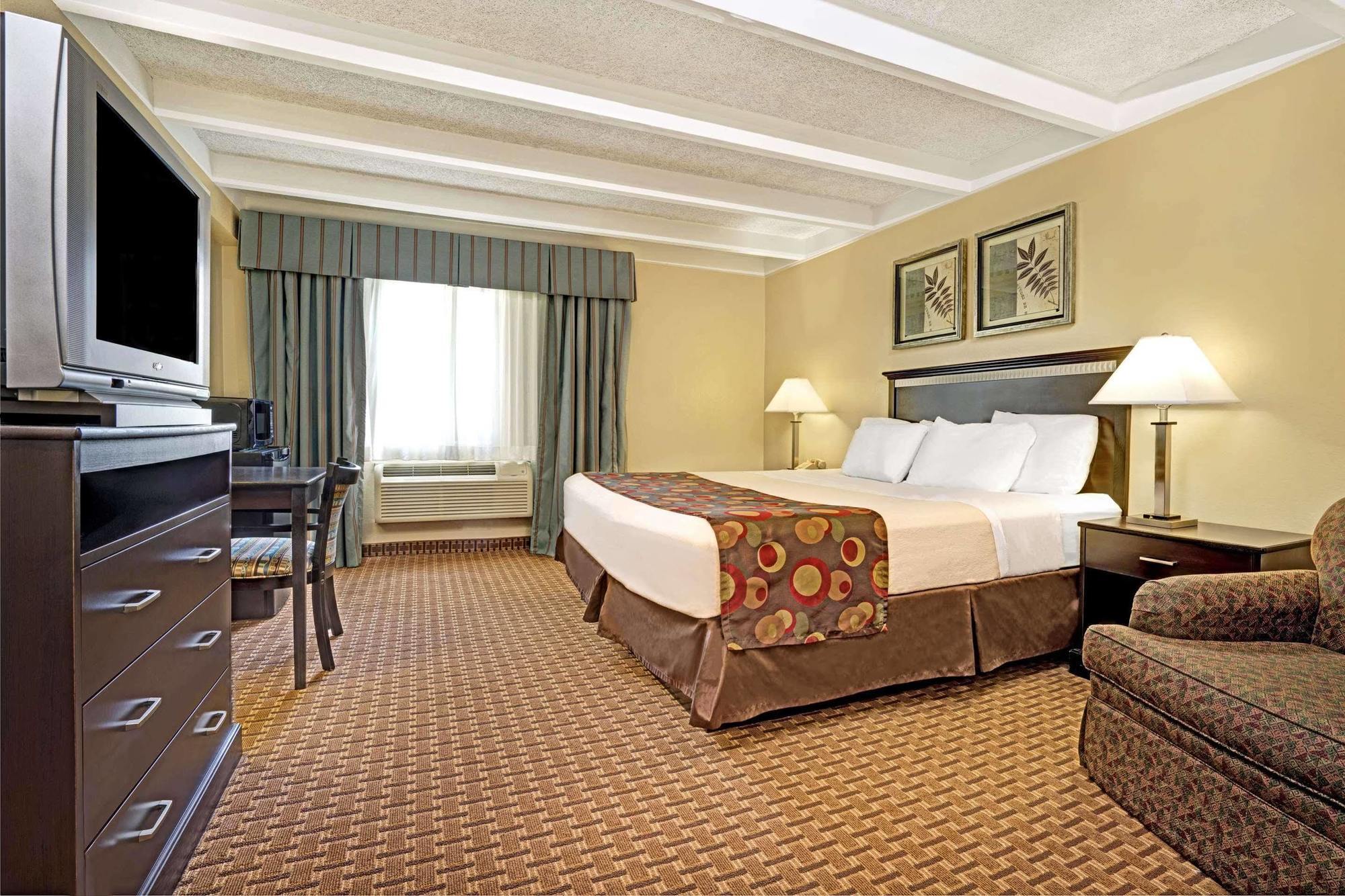 Days Inn By Wyndham Bloomington West ภายนอก รูปภาพ