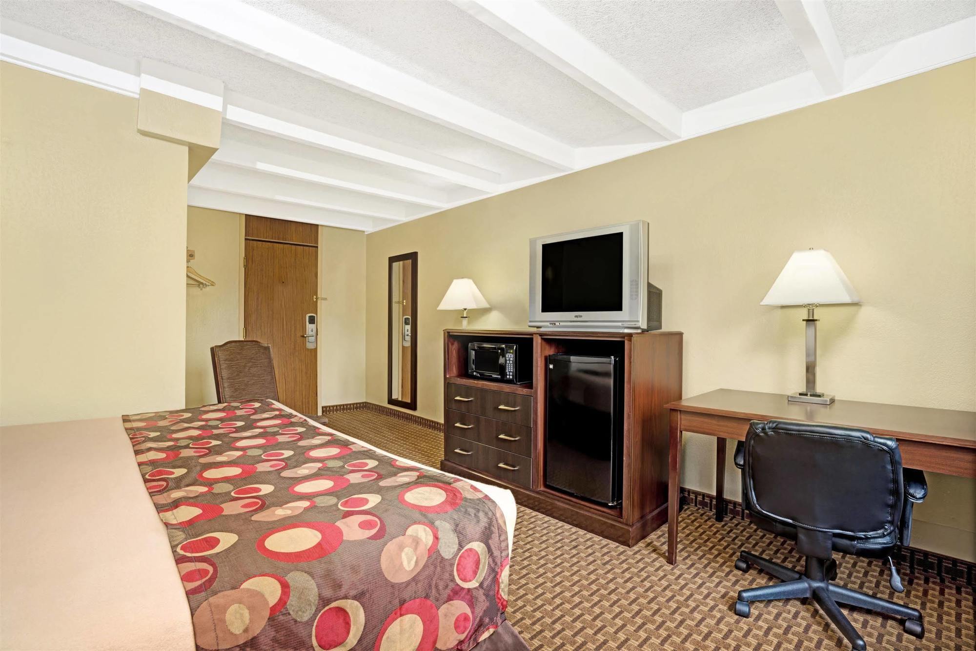 Days Inn By Wyndham Bloomington West ภายนอก รูปภาพ