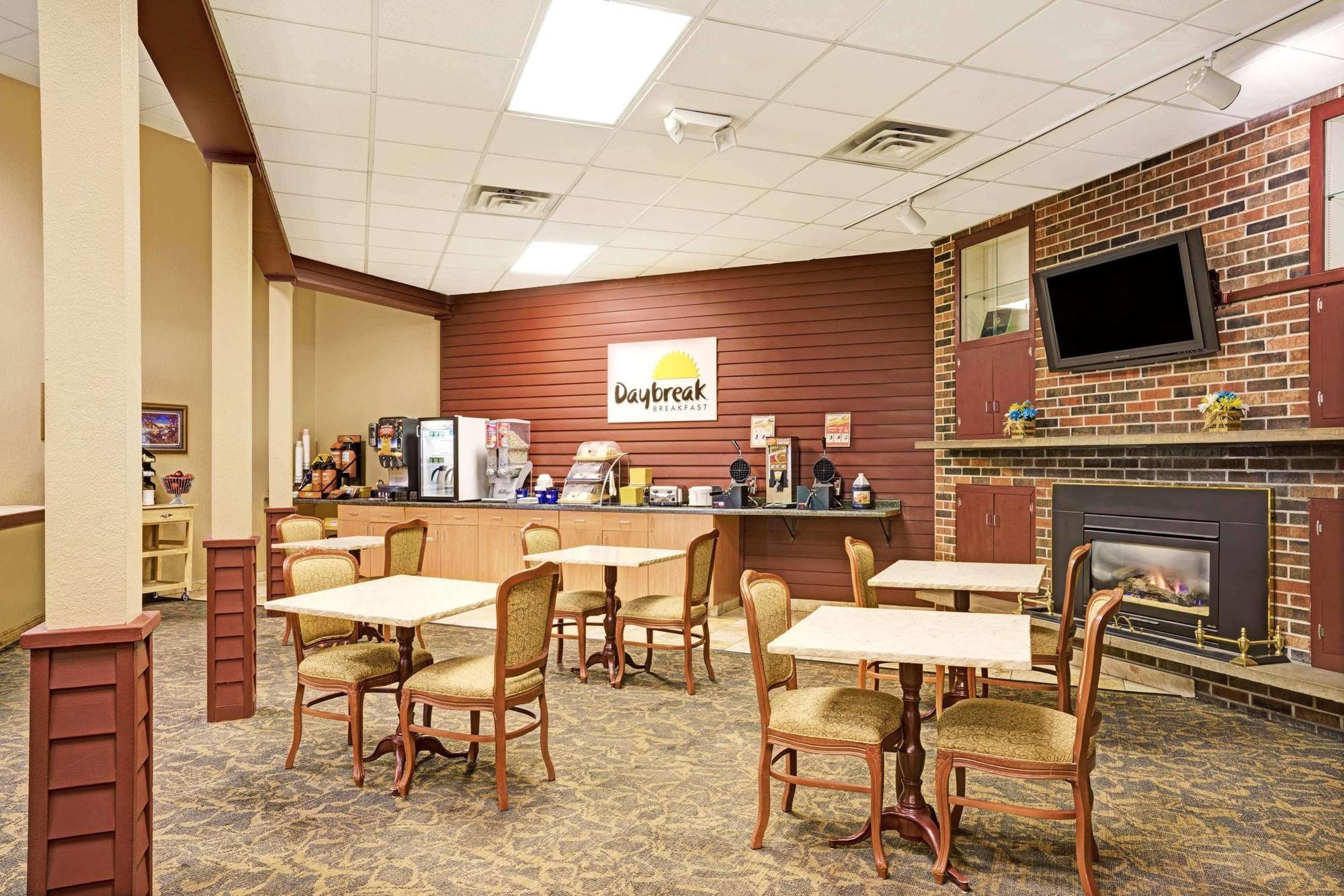 Days Inn By Wyndham Bloomington West ภายนอก รูปภาพ