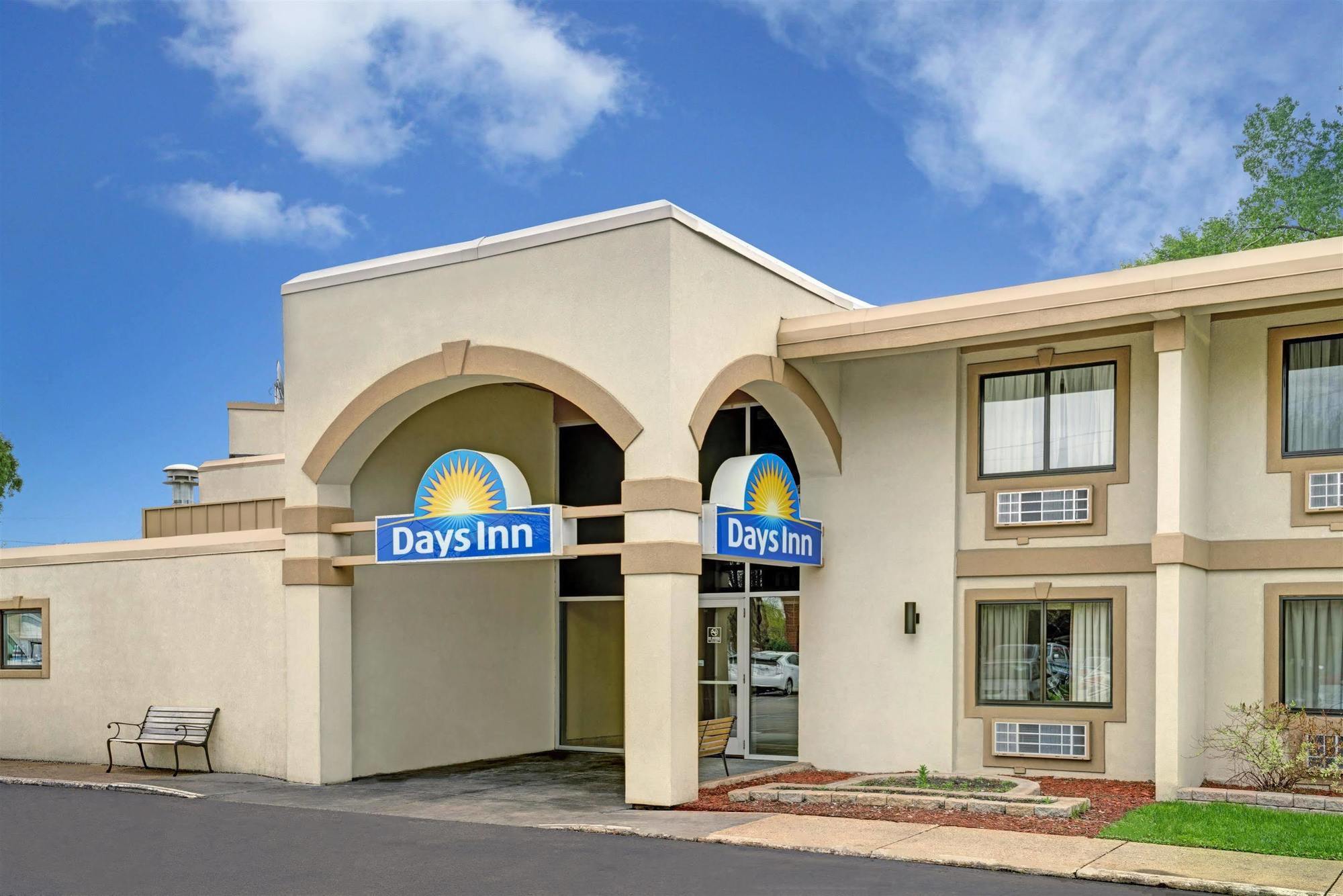 Days Inn By Wyndham Bloomington West ภายนอก รูปภาพ