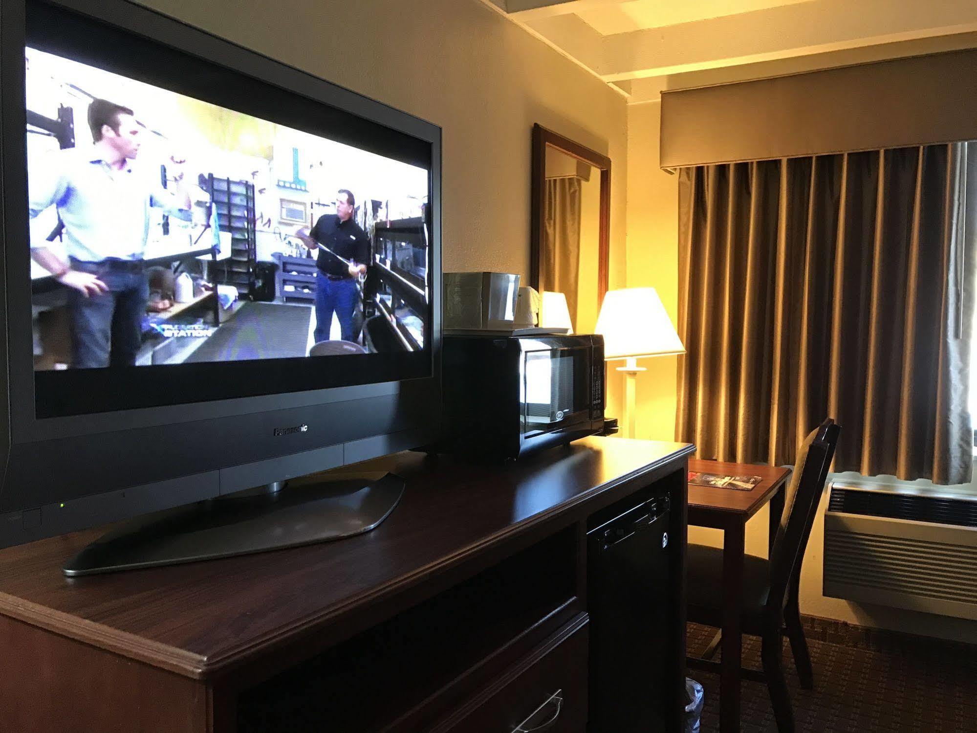 Days Inn By Wyndham Bloomington West ภายนอก รูปภาพ