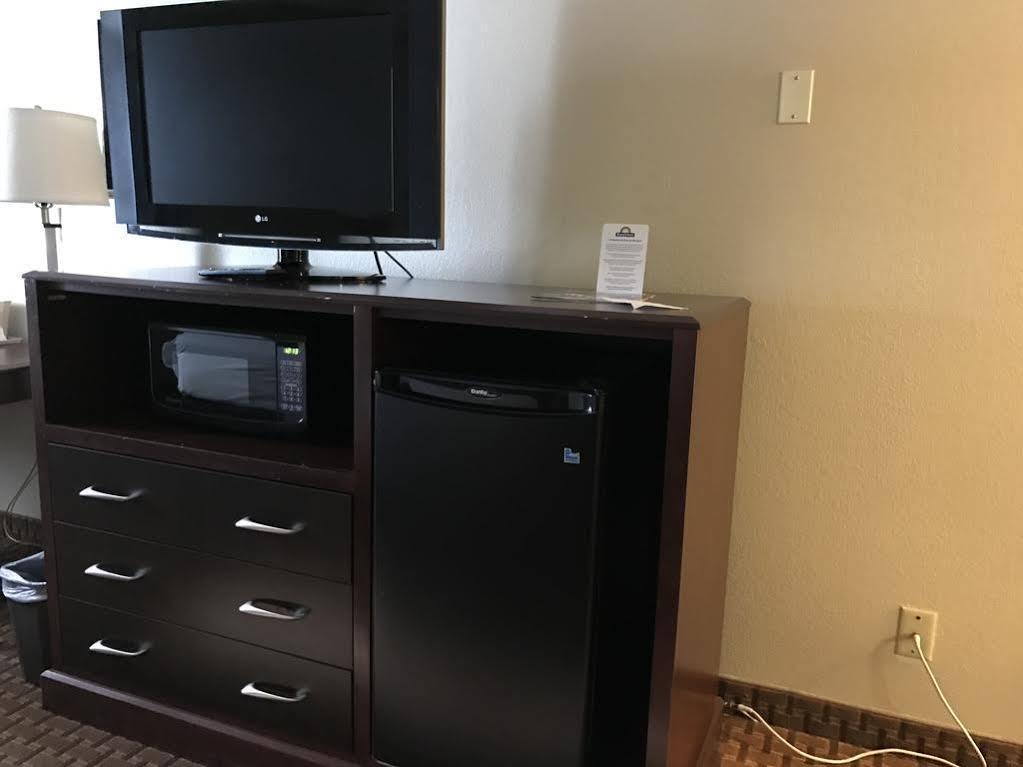 Days Inn By Wyndham Bloomington West ภายนอก รูปภาพ